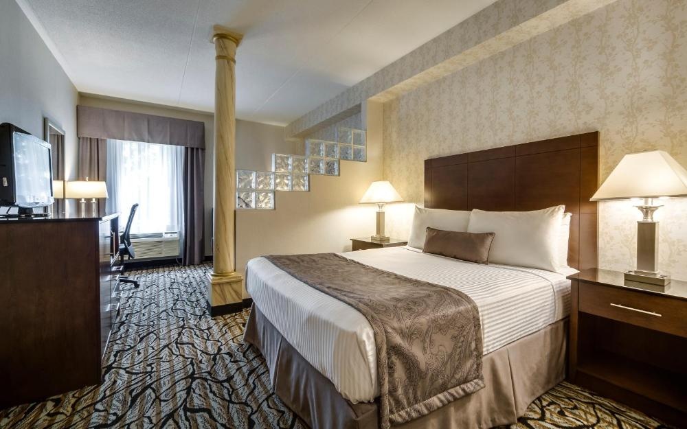 Monte Carlo Inns Oakville Suites