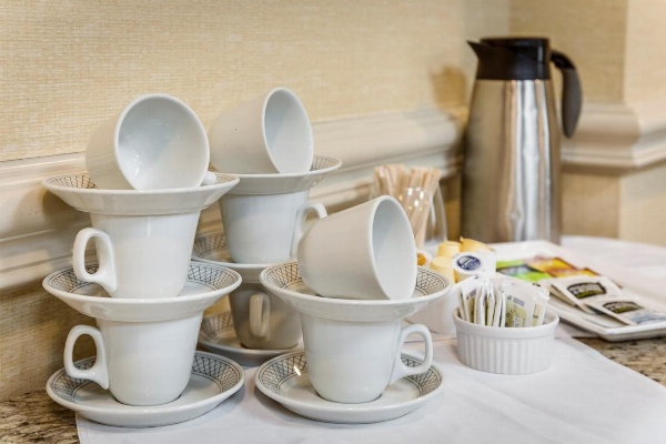 Monte Carlo Inns Oakville Suites Main image